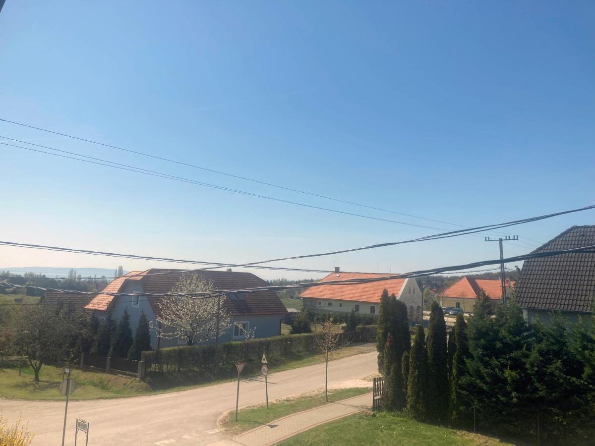 Karadi Apartman Zánka Εξωτερικό φωτογραφία
